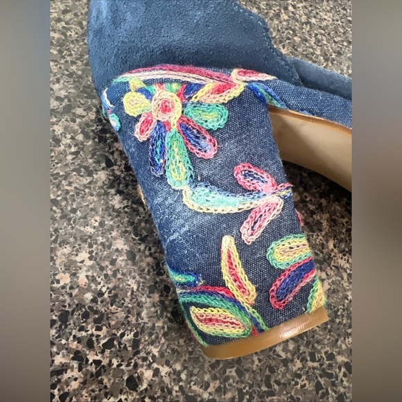 Anthropologie Scalloped Platform Heels (Size 41) - Picture 12 of 16